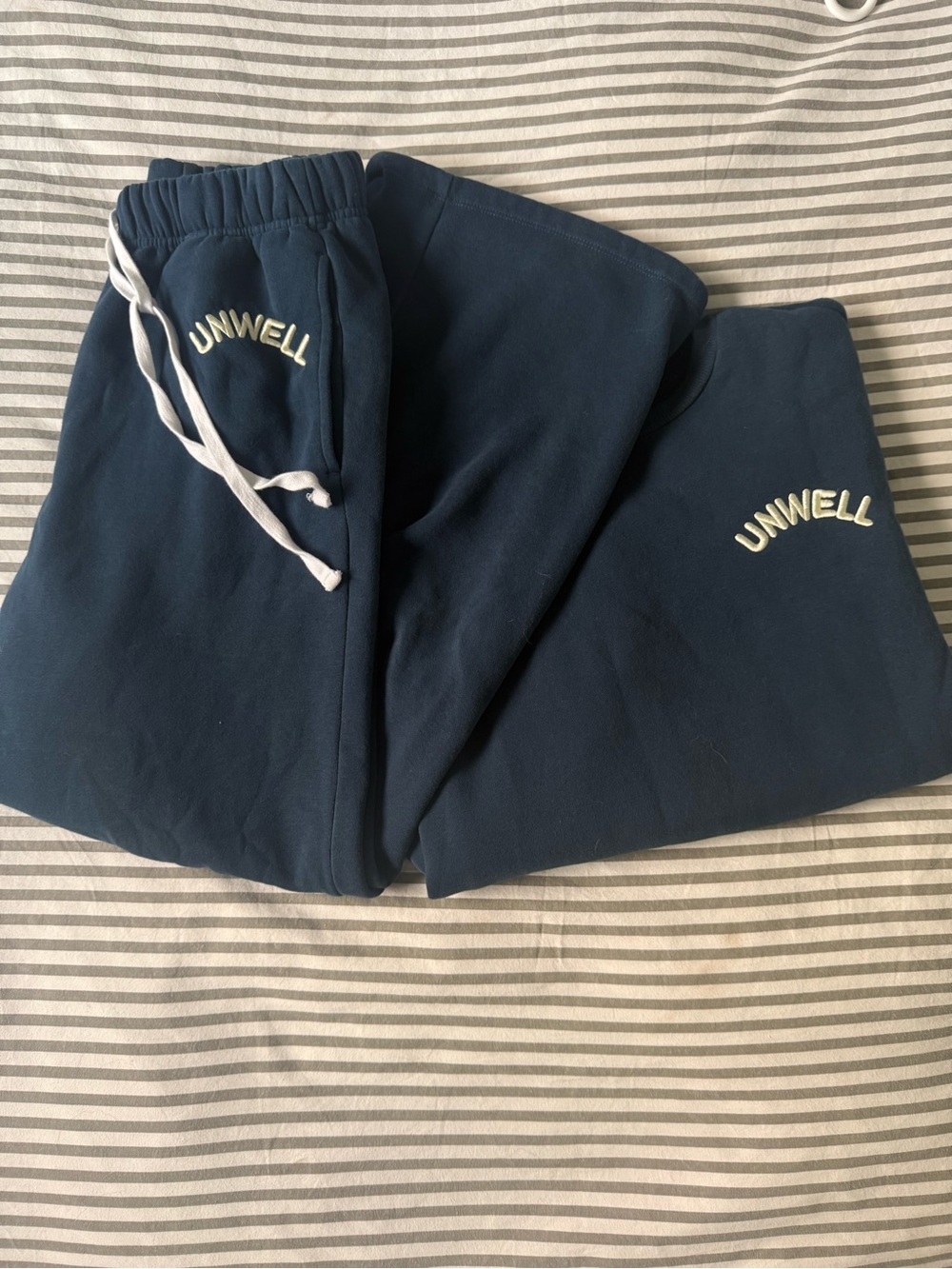 UNWELL Sweatset